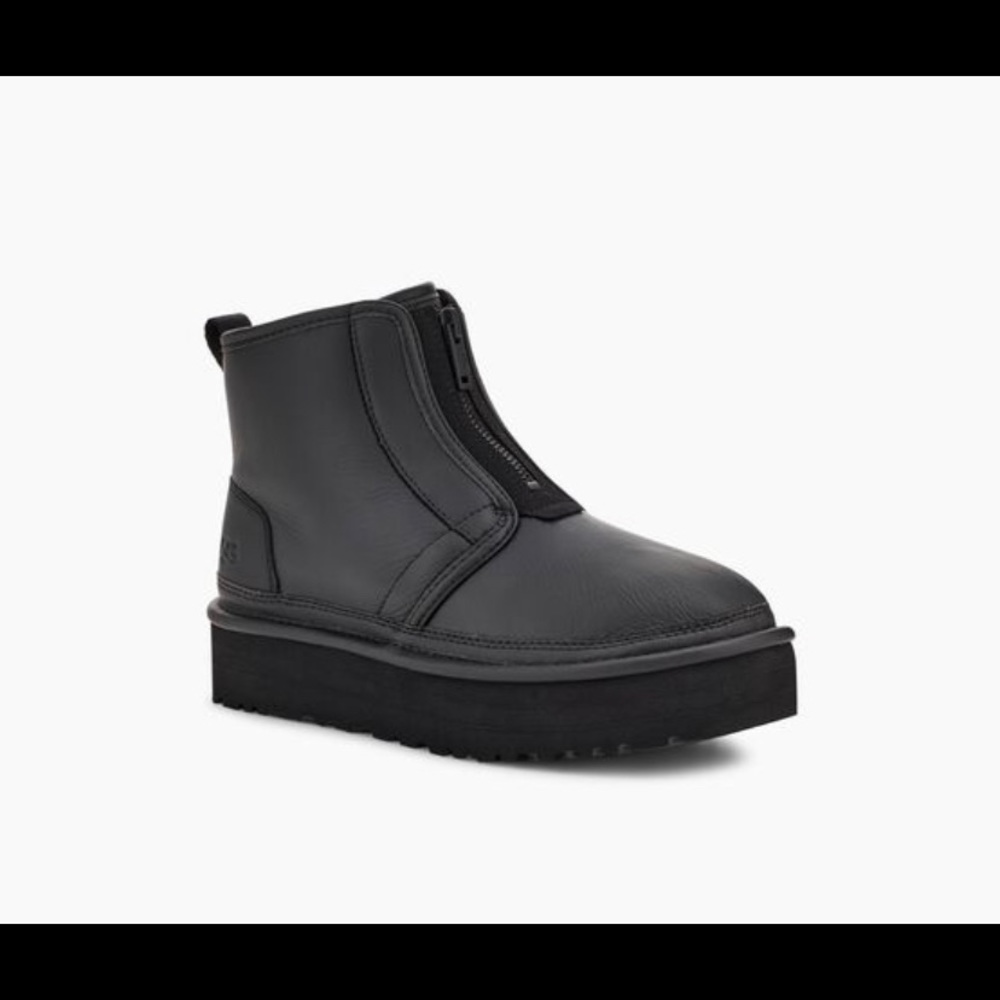 Neumel Platform zip boot in black size 7. NIB